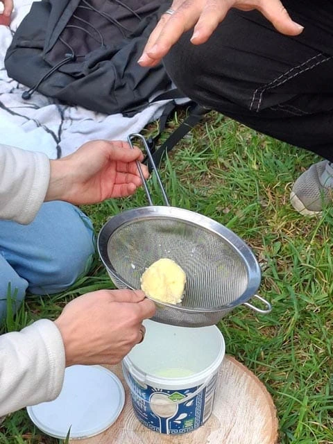 Vorbereitung zum Butter schlagen